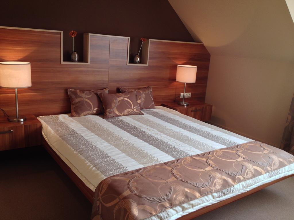 Alfa Hotel Győr Habitación foto
