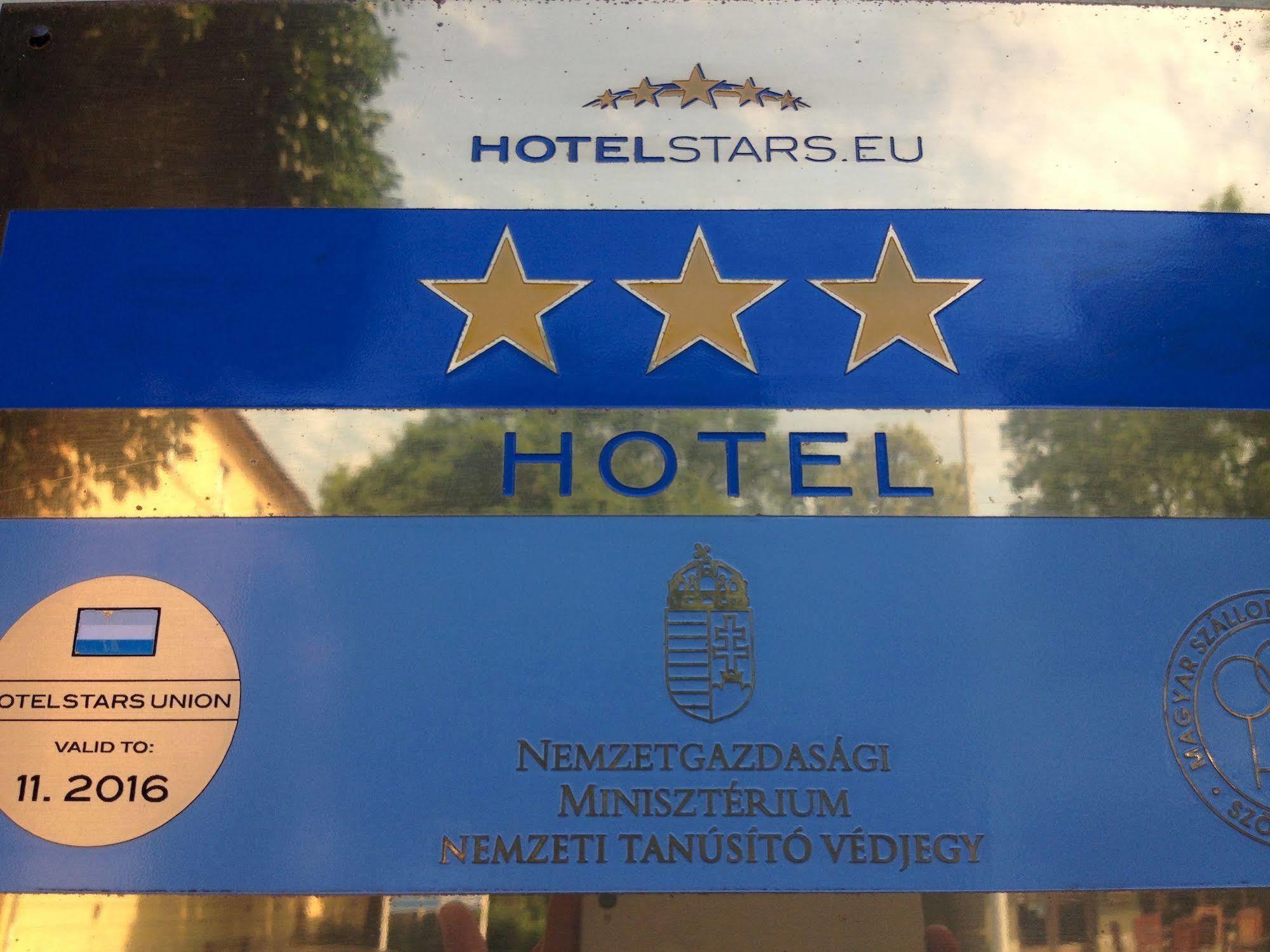 Alfa Hotel Győr Exterior foto